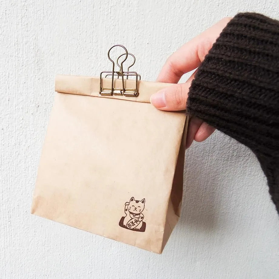 Cozyca Products - Sello de Madera de Ai Okino - ManekiNeko