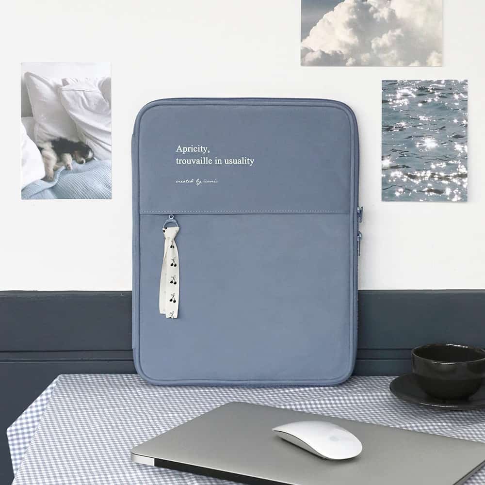 ICONIC - Funda para portátil A4 (13 pulgadas) - Blue - Cottony