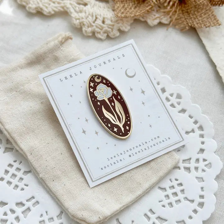 Leela Journals - Pin Esmaltado - Umber Brown Rose