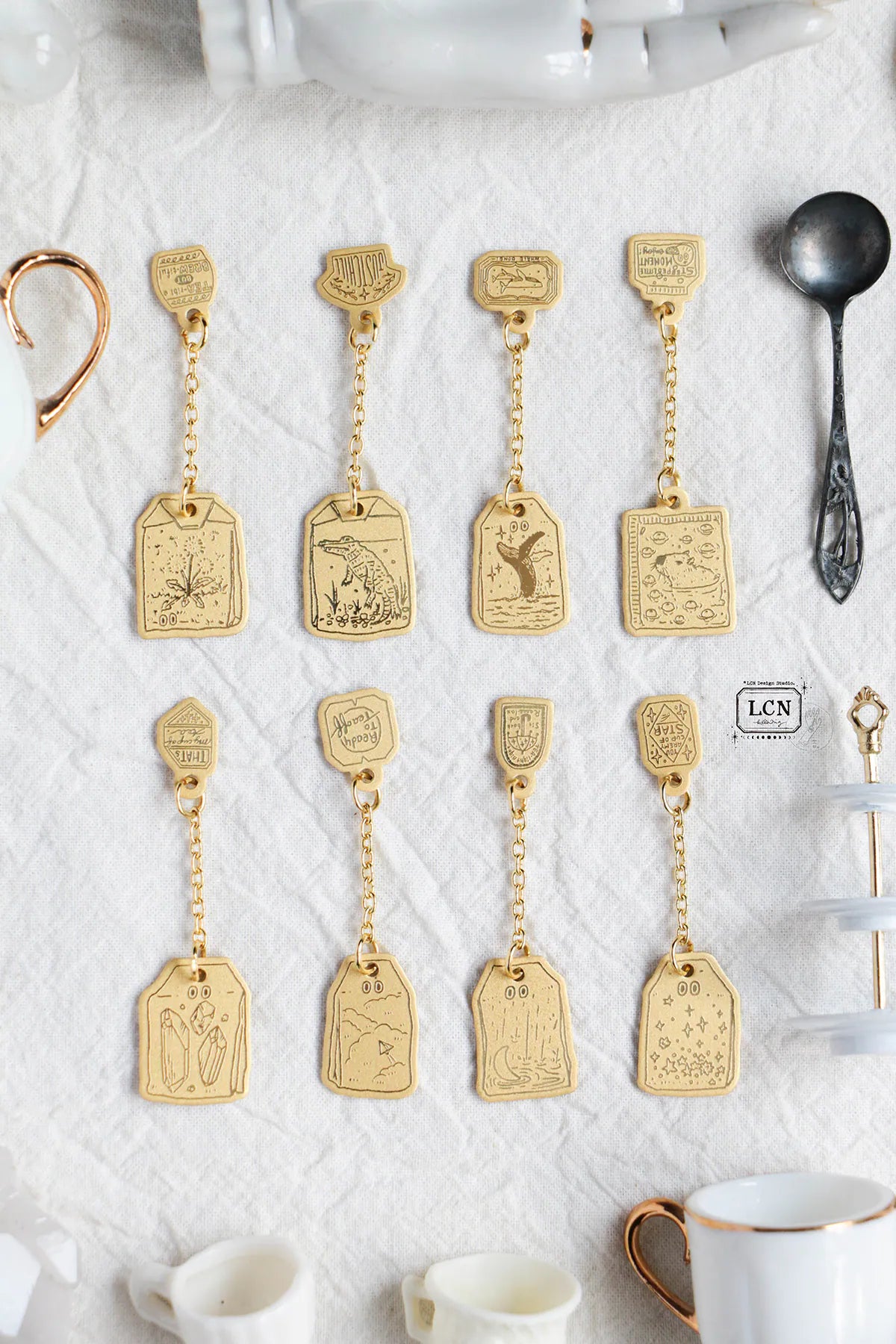 LCN - Colgante de Latón Sorpresa - Brass Charm BLIND BOX (varios modelos)