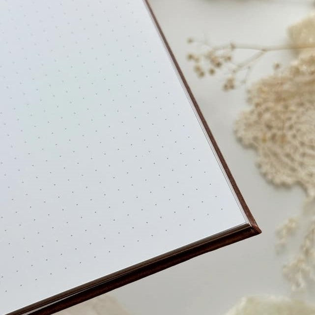 Leela Journals - Cuaderno B5 Puntos - Libro hechizos y rosas