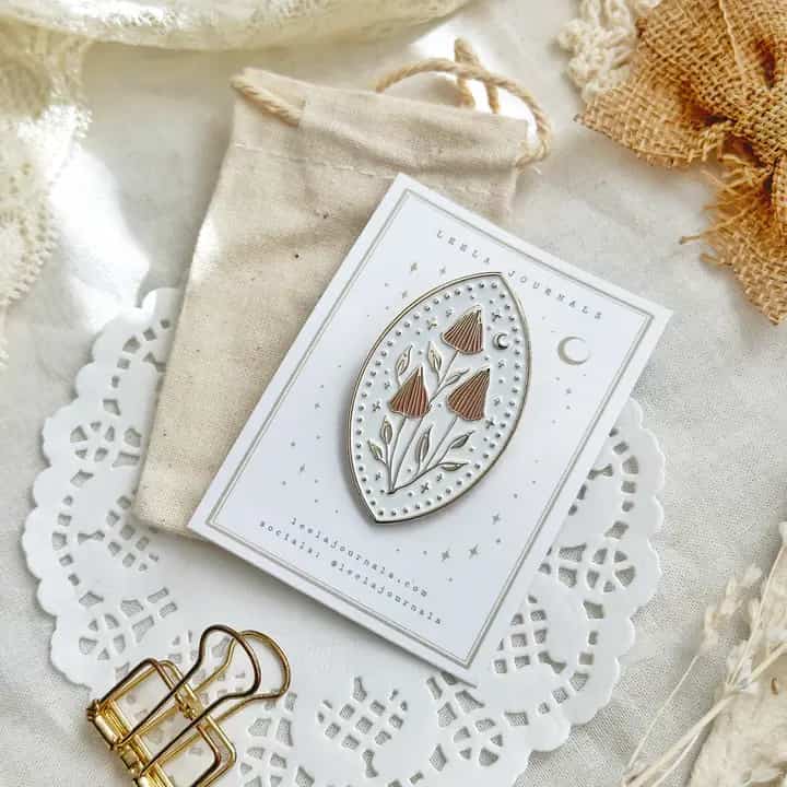 Leela Journals - Pinza Clip Esmaltado - Mushroom Almond Shaped