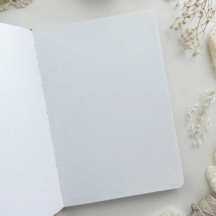 Leela Journals - Cuaderno A5 Puntos - Rosa con Encaje