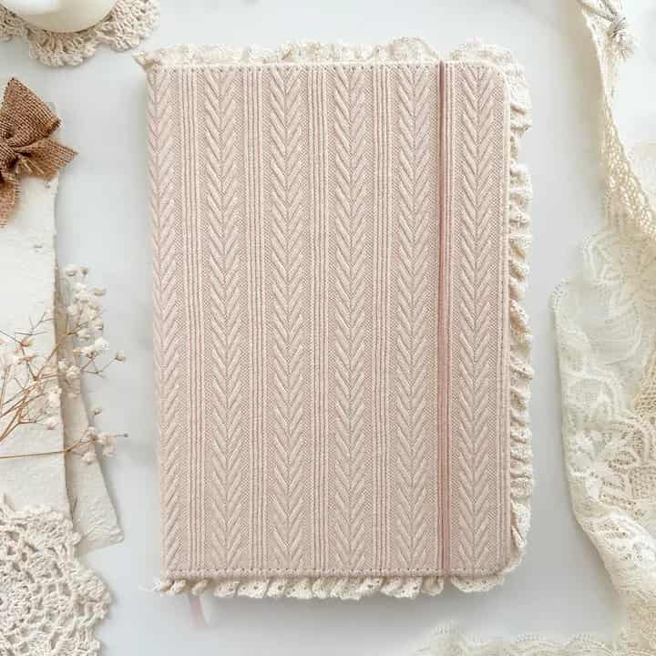Leela Journals - Cuaderno A5 Puntos - Rosa con Encaje