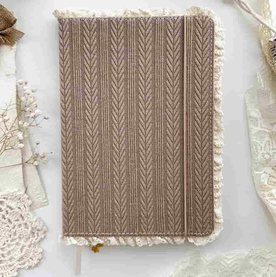 Leela Journals - Cuaderno A5 Puntos - Marrón con Encaje
