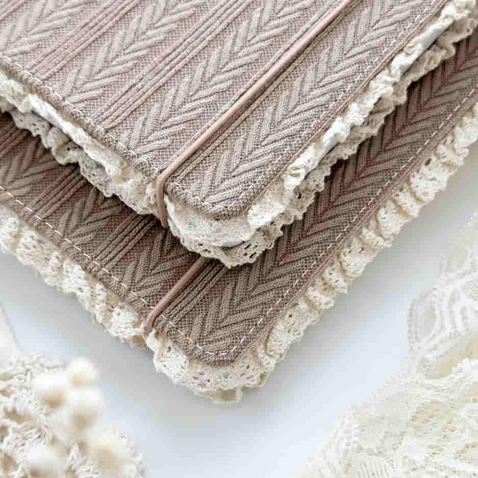 Leela Journals - Cuaderno A5 Puntos - Marrón con Encaje