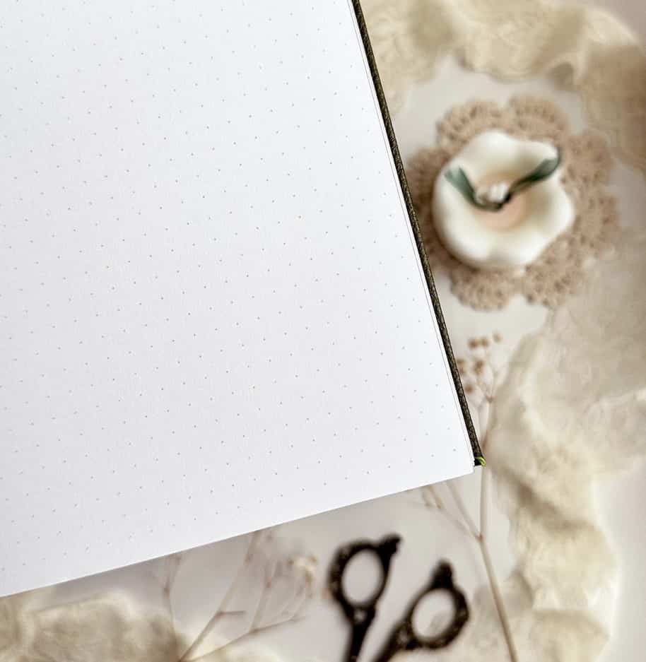 Leela Journals - Cuaderno A5 Puntos - Libro hechizos Lily of the Valley