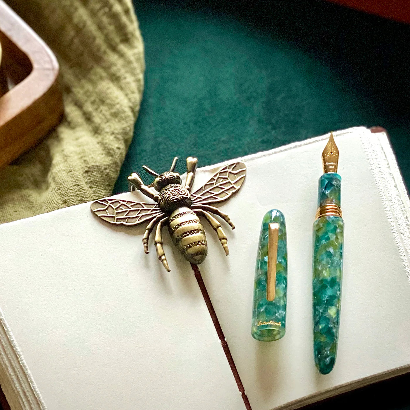 EsterBrook - Sujetalibros - Bee Book Holder