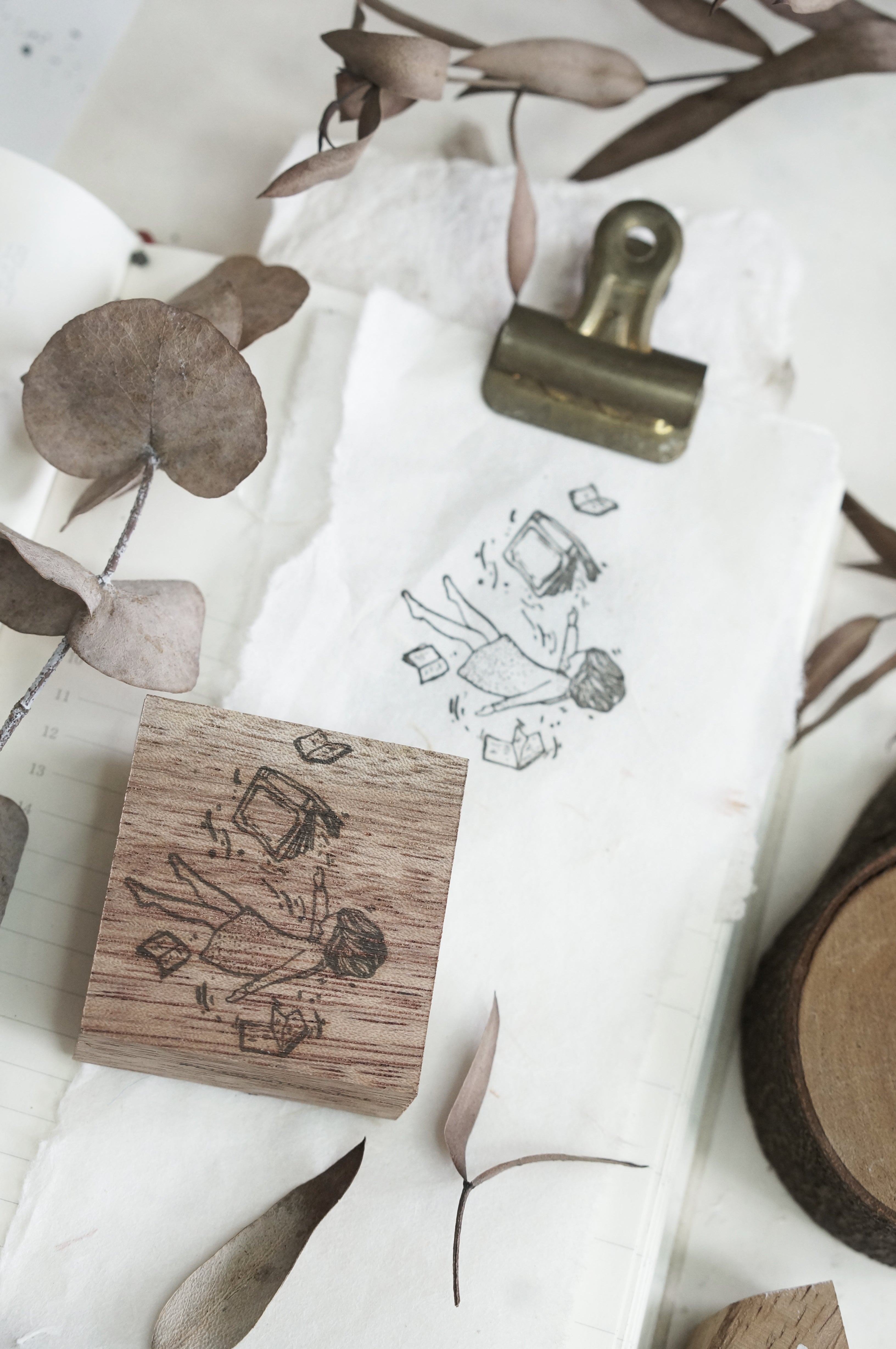 Black Milk Project - Sello de madera - Floating Stories - Pages of me