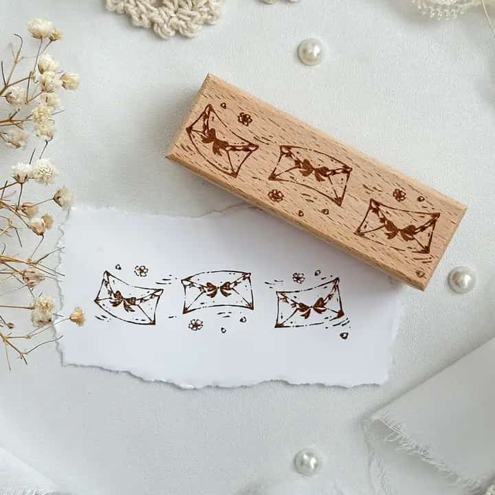 Leela Journals - Sello de madera - Cartas de amor voladoras