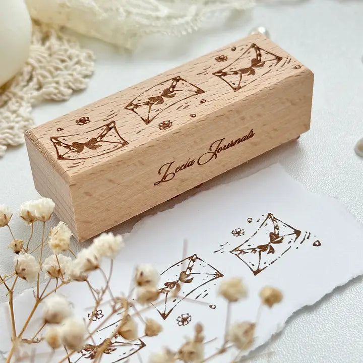 Leela Journals - Sello de madera - Cartas de amor voladoras