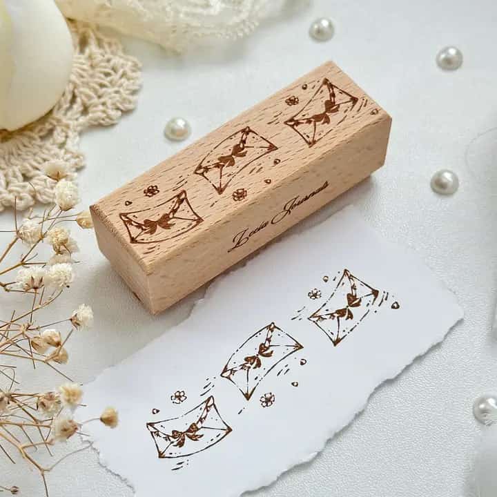 Leela Journals - Sello de madera - Cartas de amor voladoras