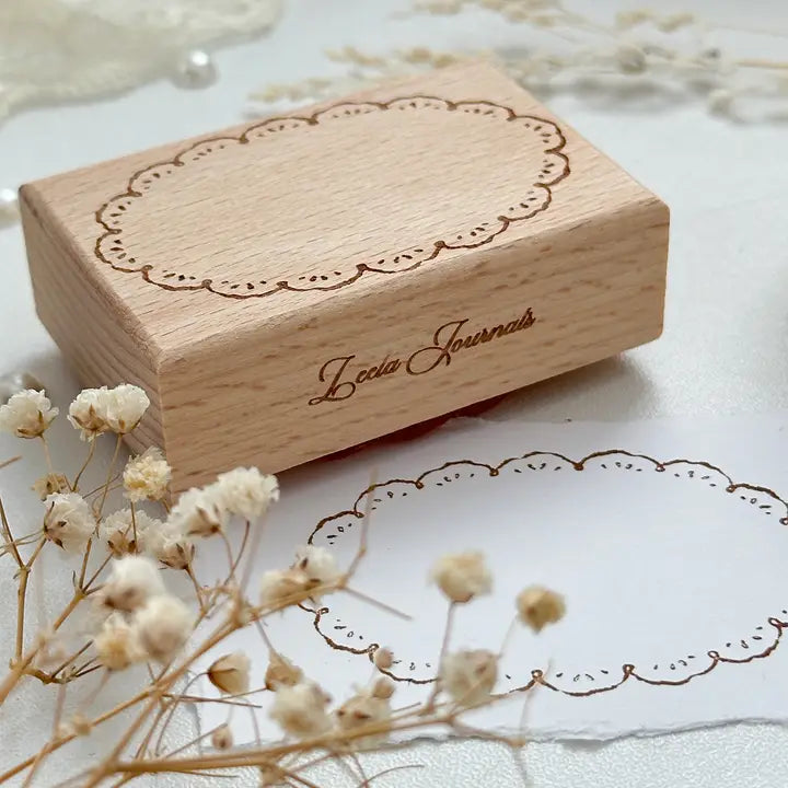 Leela Journals - Sello de madera - Marco ovalado encaje