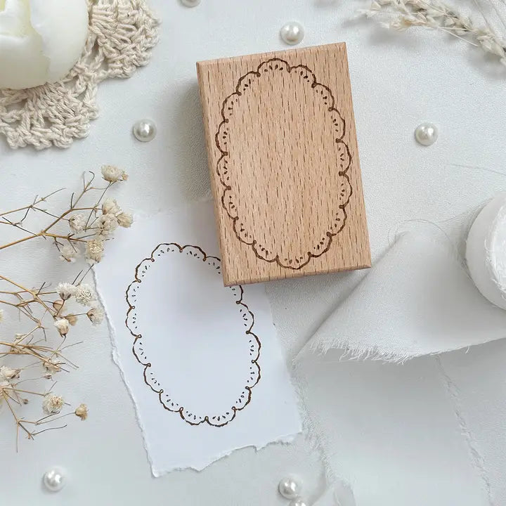 Leela Journals - Sello de madera - Marco ovalado encaje