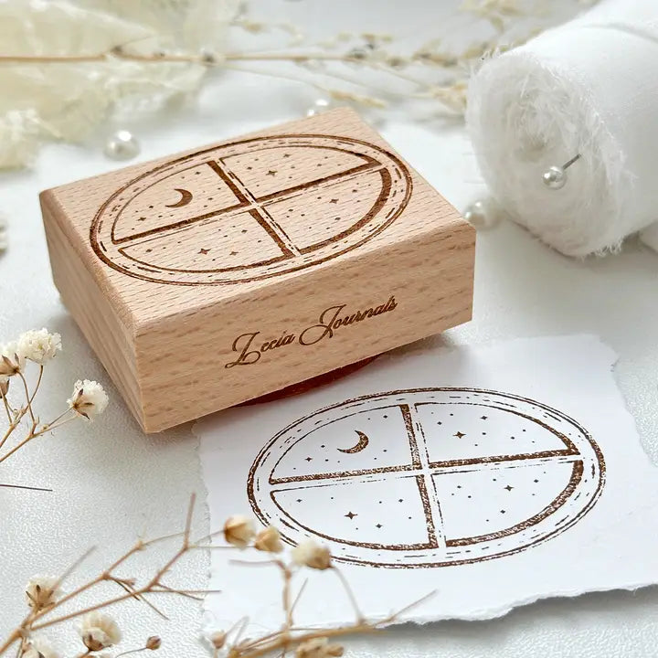 Leela Journals - Sello de madera - Ventana encantada