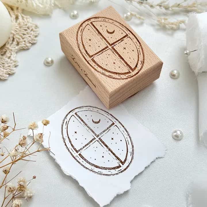 Leela Journals - Sello de madera - Ventana encantada