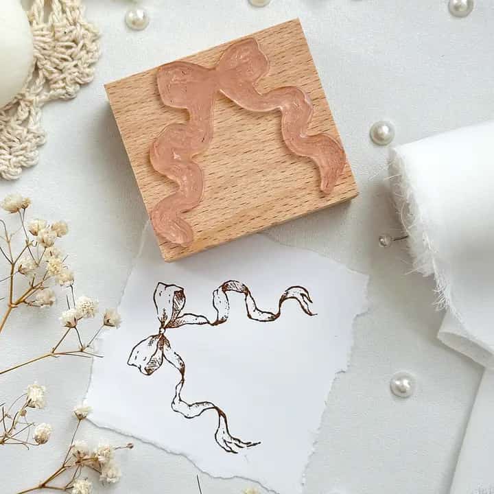 Leela Journals - Sello de madera - Lazo de princesa