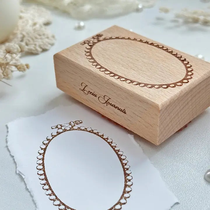 Leela Journals - Sello de madera - Marco bordado perlas