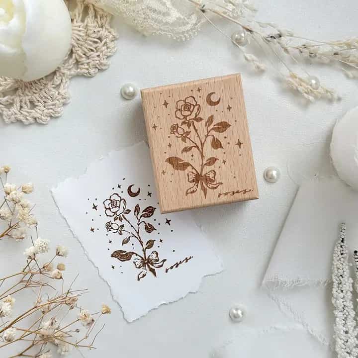 Leela Journals - Sello de madera - Rosa Moonlight