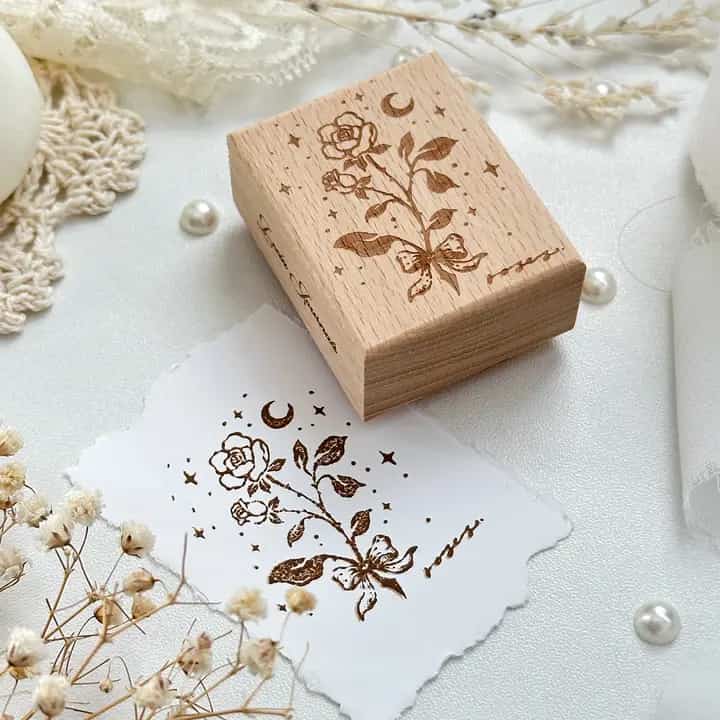 Leela Journals - Sello de madera - Rosa Moonlight