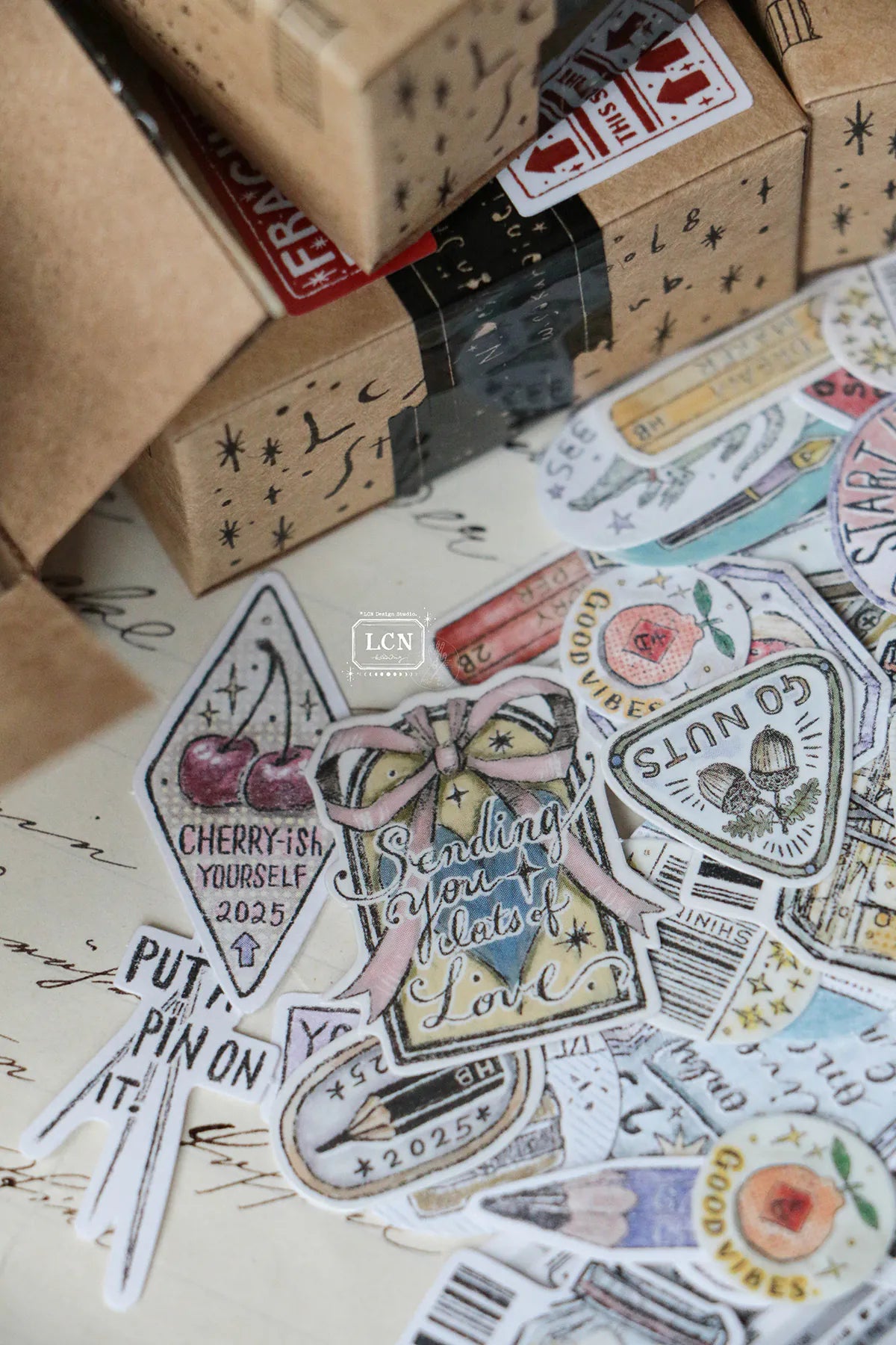 LCN - Cajita de Pegatinas - Sticker Club - A box full of joy
