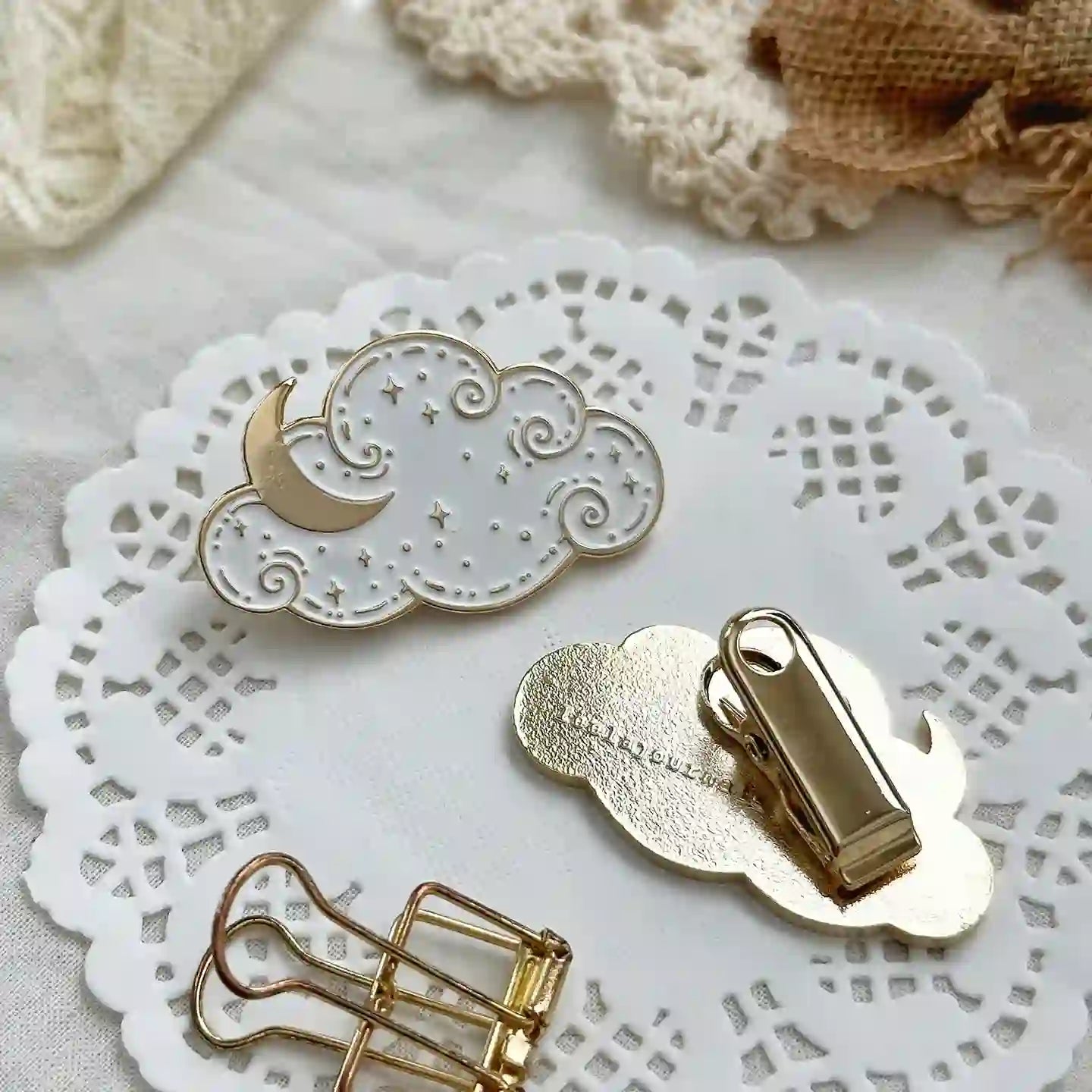 Leela Journals - Pinza Clip Esmaltado - Cloud