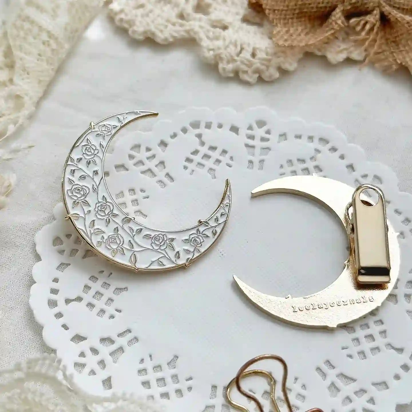 Leela Journals - Pinza Clip Esmaltado - Rose Moon