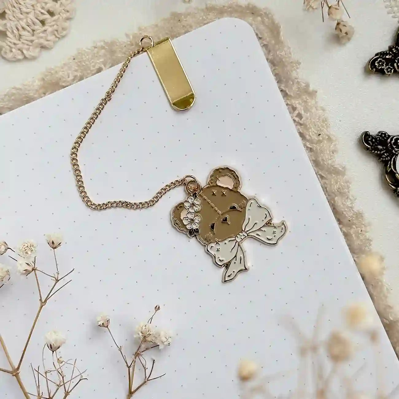 Leela Journals - Marcapáginas esmaltado - Teddy Bear