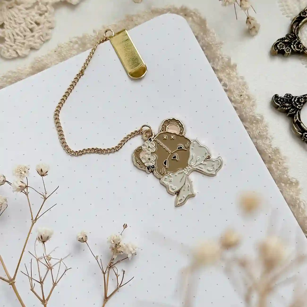 Leela Journals - Marcapáginas esmaltado - Teddy Bear