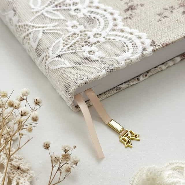 Leela Journals - Cuaderno B5 Puntos - Encaje y Rosas