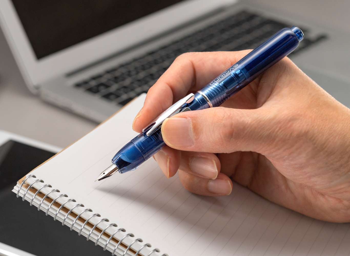 Platinum - Pluma Estilográfica Retráctil - Prism Crystal - CURIDAS