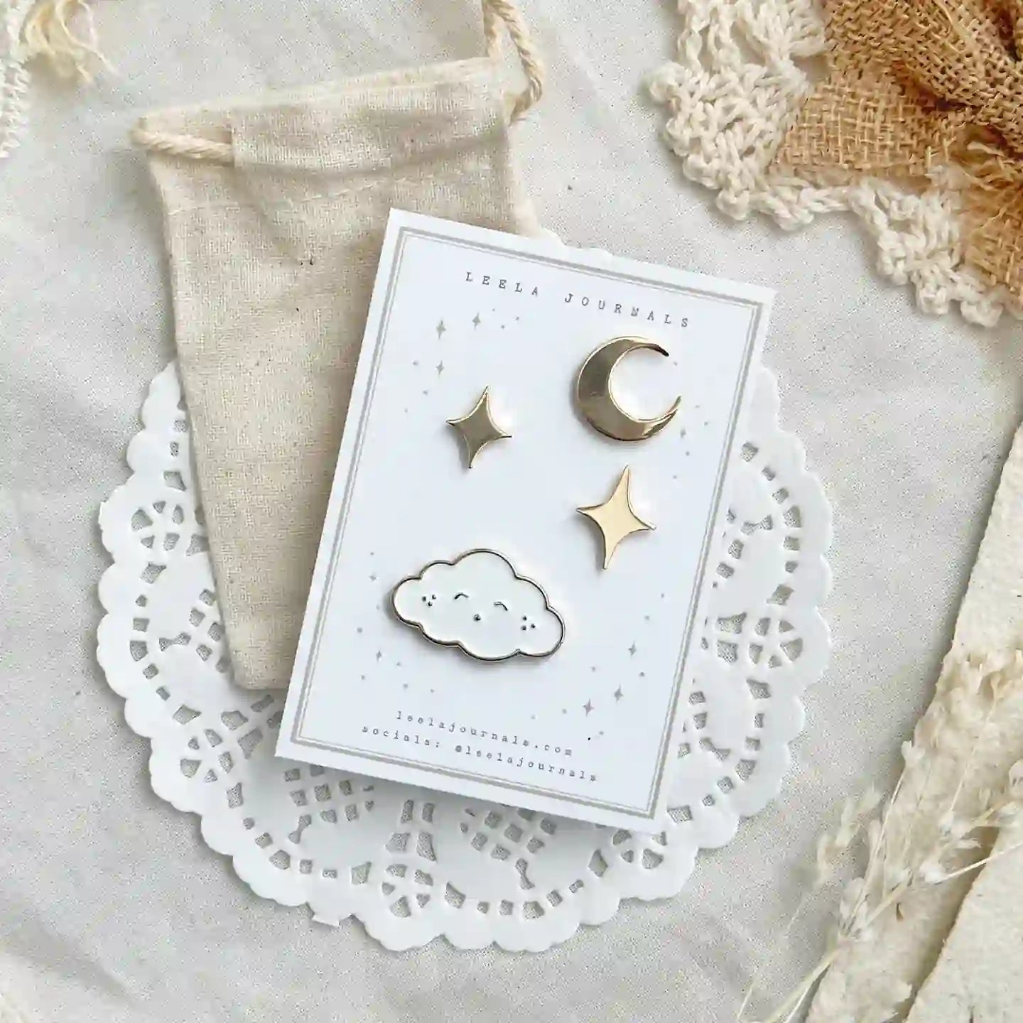 Leela Journals - Set Pin Esmaltado - Sleepy Cloud