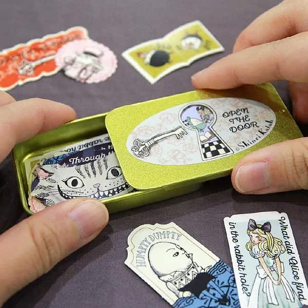 Shinzi Katoh - Lata de pegatinas 30ud - Open the Door