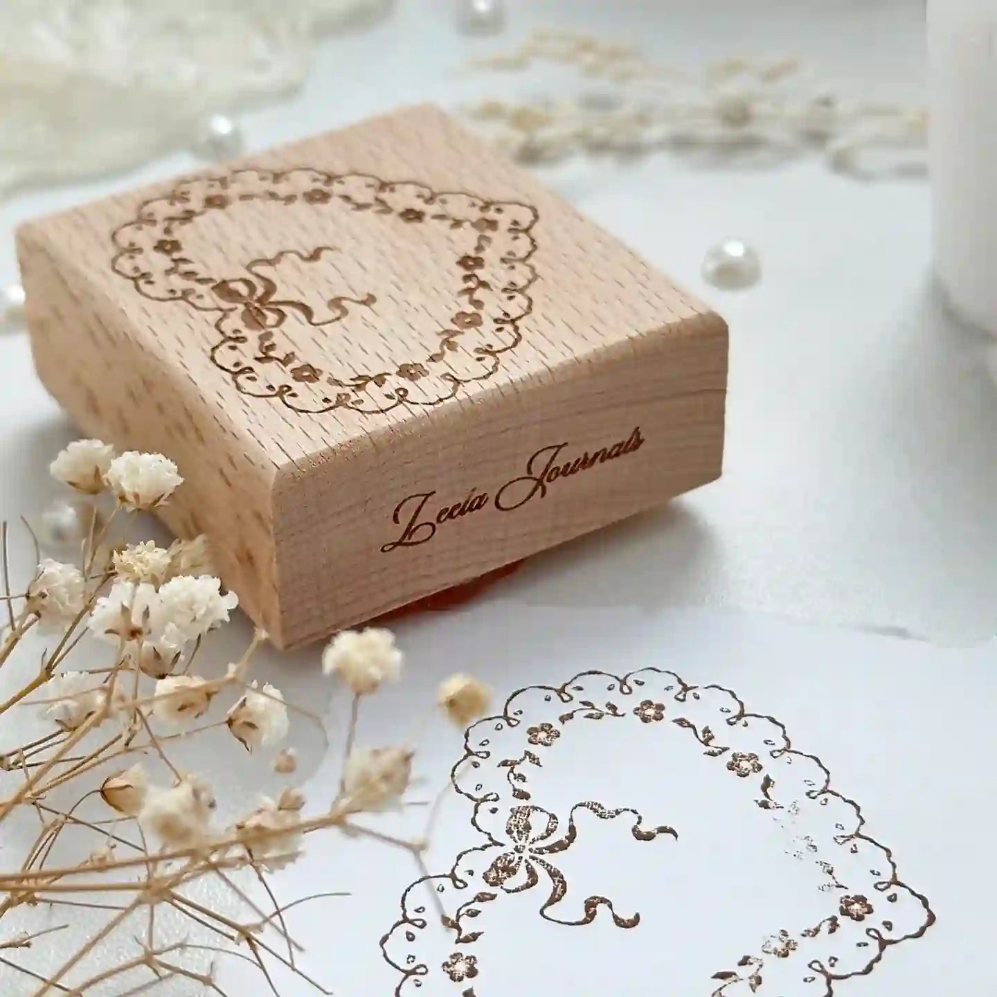 Leela Journals - Sello de madera - Love & Lace