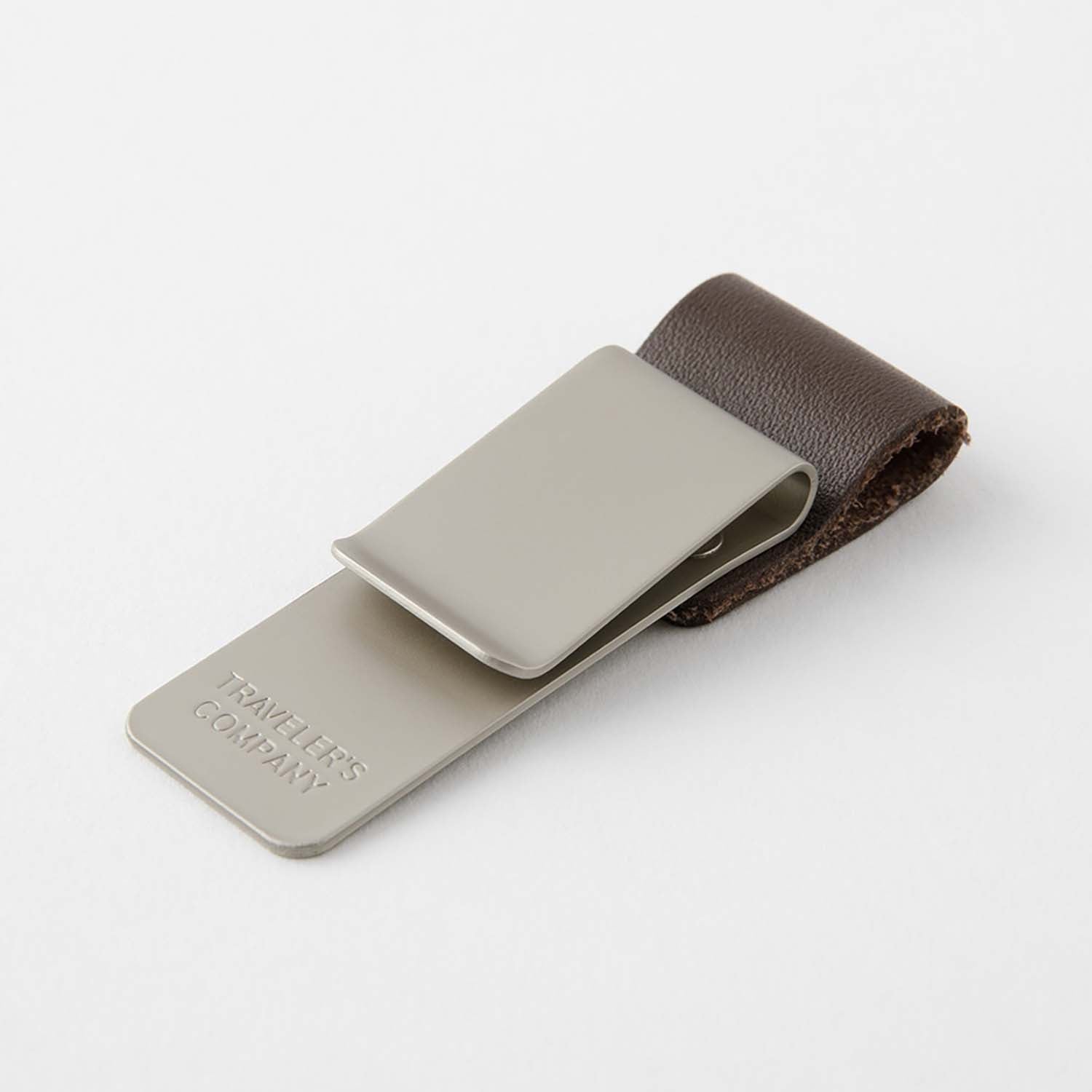 Traveler's Company - Sujeta Bolis Brown - Pen Holder M