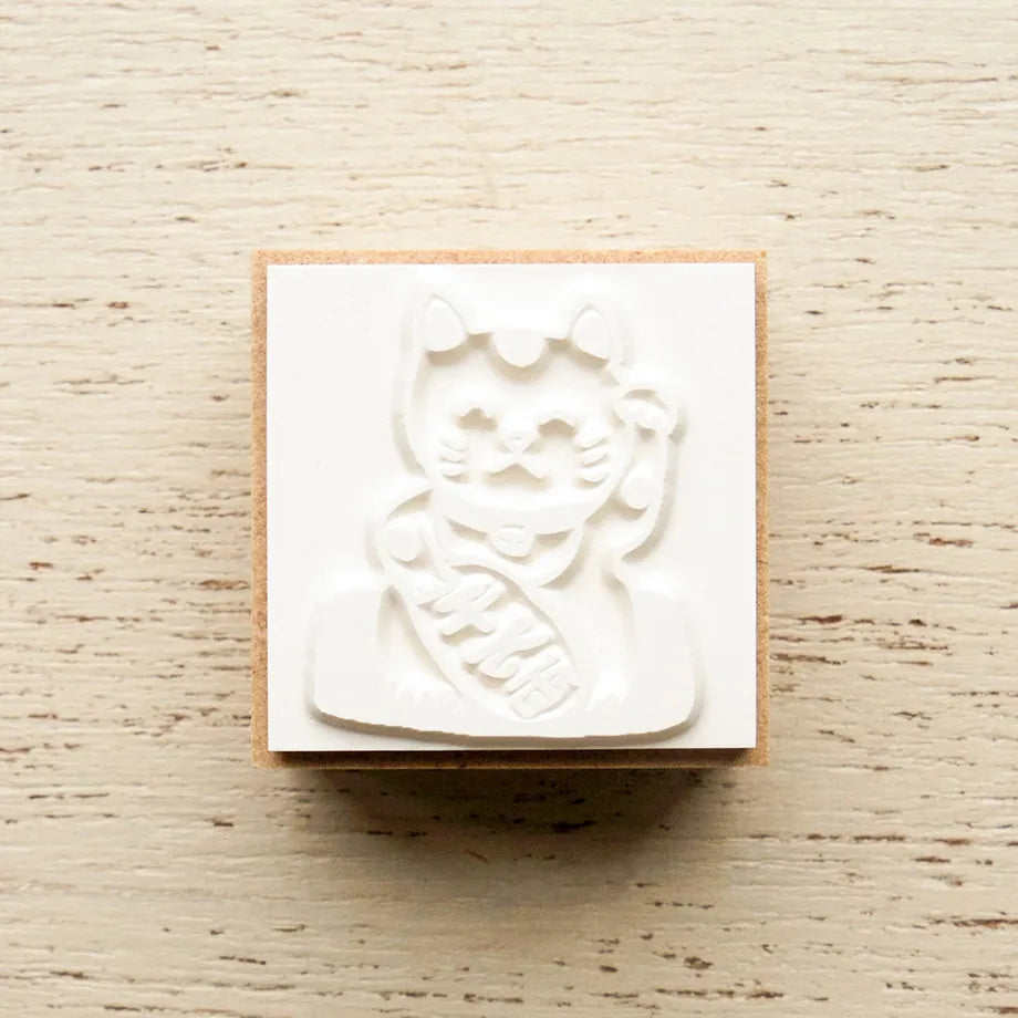 Cozyca Products - Sello de Madera de Ai Okino - ManekiNeko