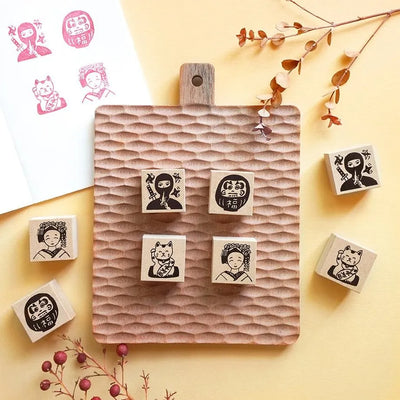 Cozyca Products - Sello de Madera de Ai Okino - ManekiNeko