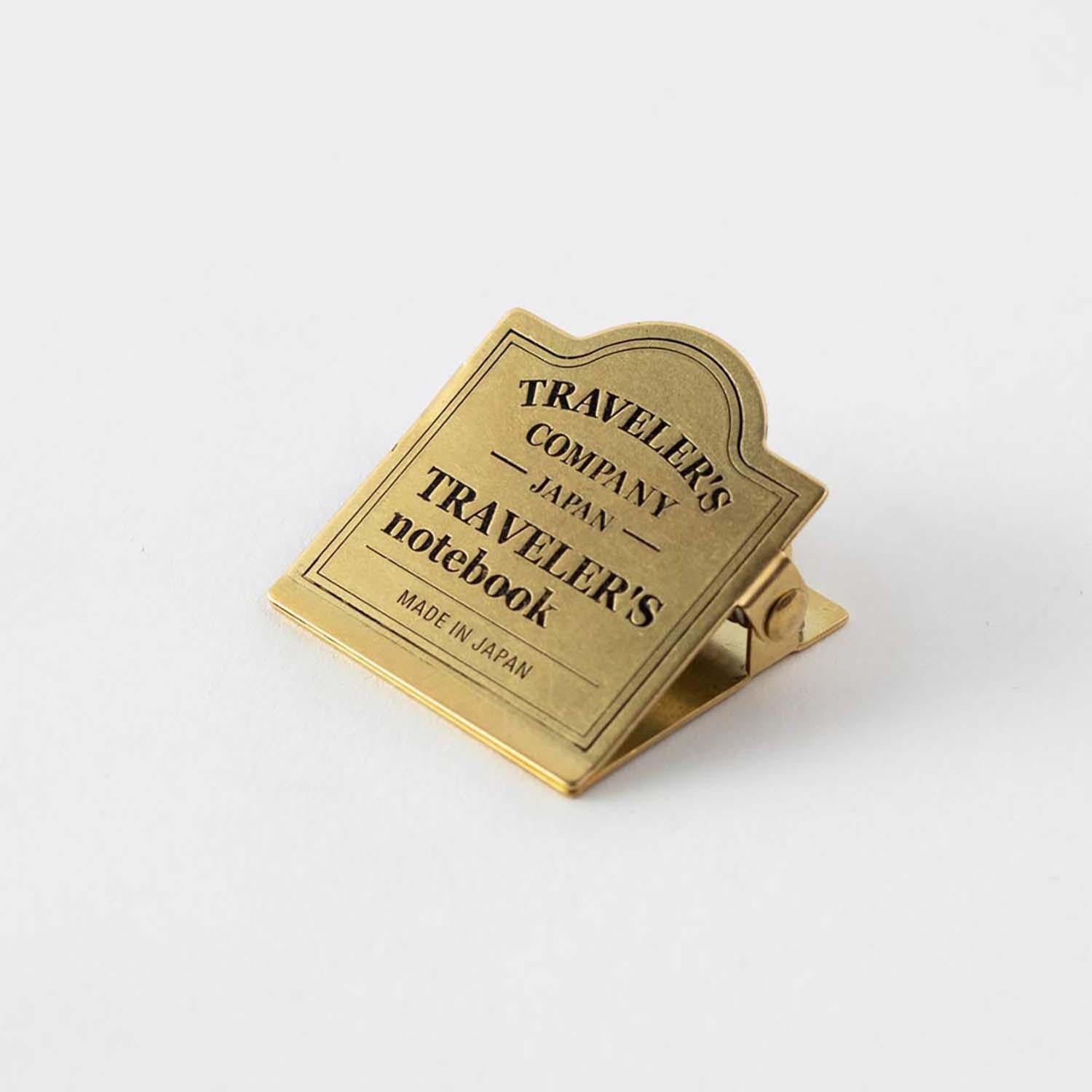 Traveler's Company - Clip Latón - BRASS CLIP TRC Logo
