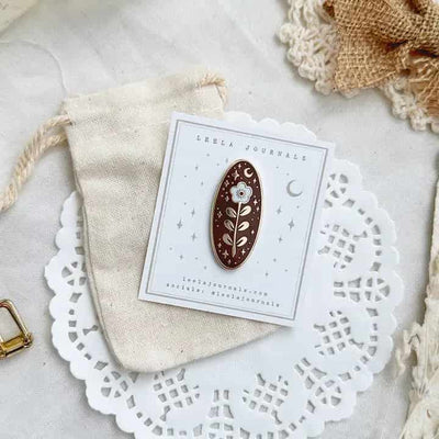 Leela Journals - Pin Esmaltado - Umber Brown Floral