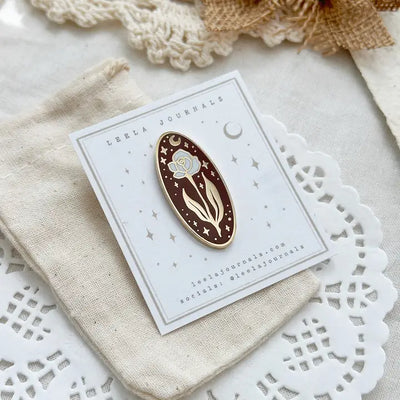 Leela Journals - Pin Esmaltado - Umber Brown Rose