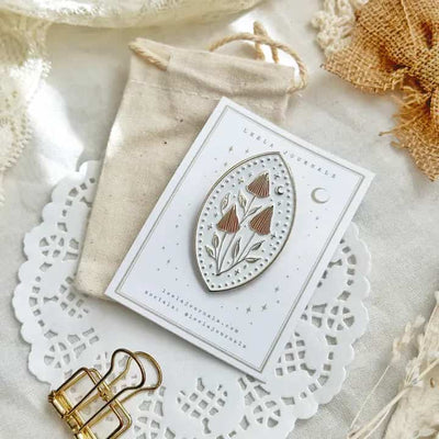 Leela Journals - Pinza Clip Esmaltado - Mushroom Almond Shaped