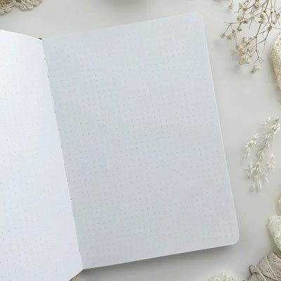 Leela Journals - Cuaderno A5 Puntos - Rosa con Encaje