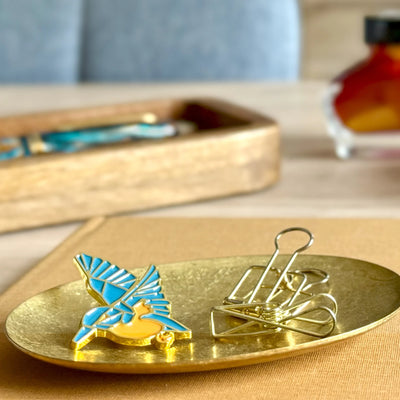 EsterBrook x BUNGUBOX - Pin Esmaltado - Kingfisher Edition Lapel Pin