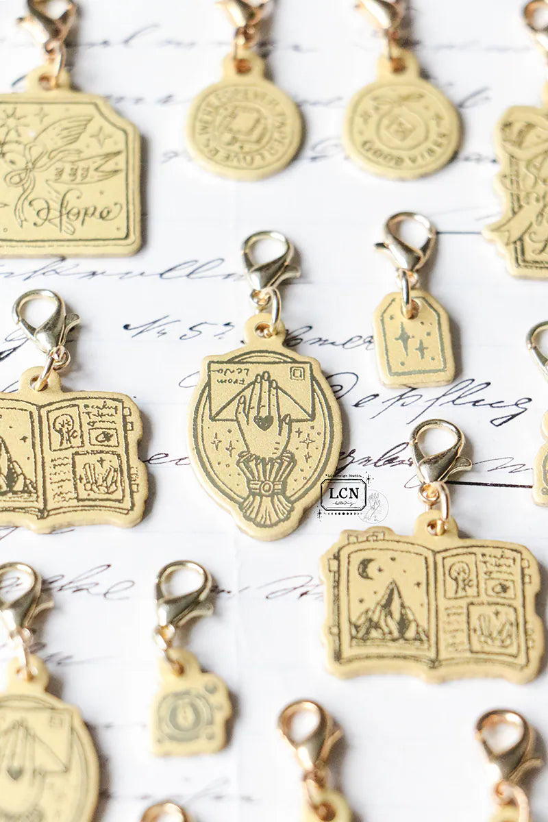 LCN - Colgante de Latón - Brass Charm (varios modelos)