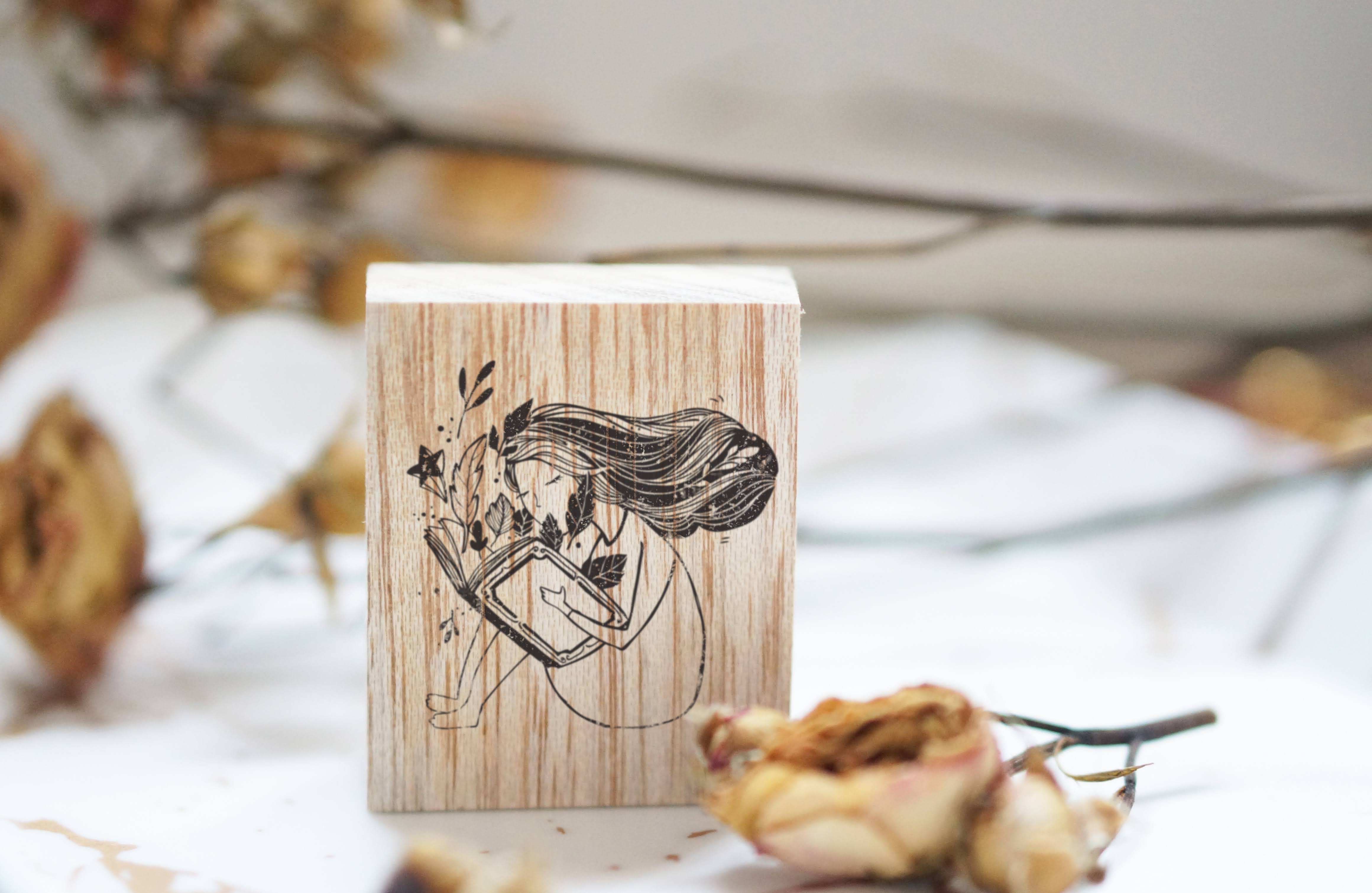 Black Milk Project - Sello de madera - Magical Book