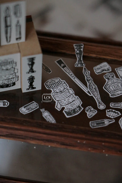 LCN - Set 12 Sellos de Madera - On the desk