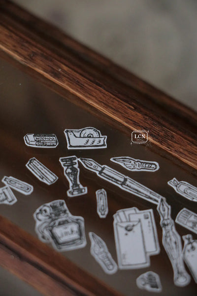 LCN - Set 12 Sellos de Madera - On the desk
