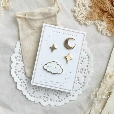 Leela Journals - Set Pin Esmaltado - Sleepy Cloud