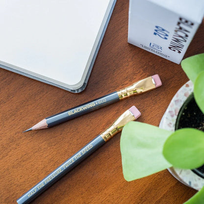 Blackwing 602 Short – Caja 12 uds Lápiz – Grafito Firme (2B)