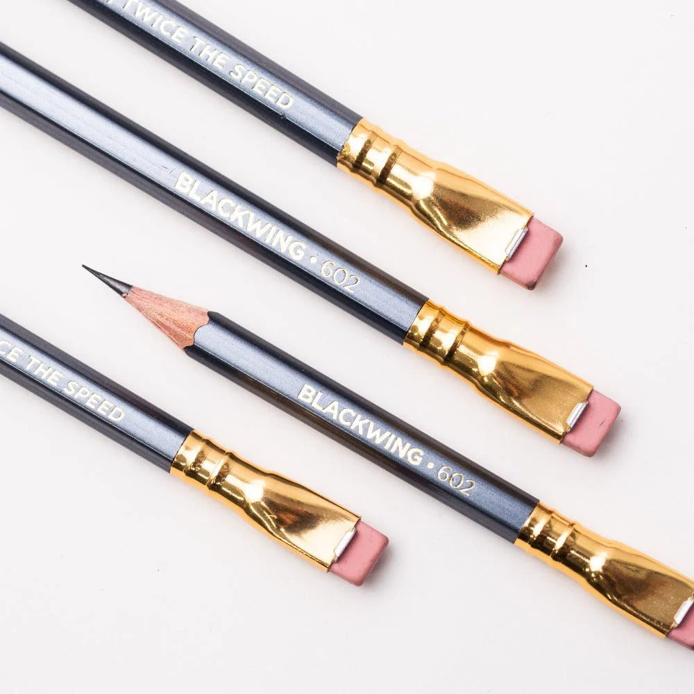 Blackwing 602 Short – Caja 12 uds Lápiz – Grafito Firme (2B)